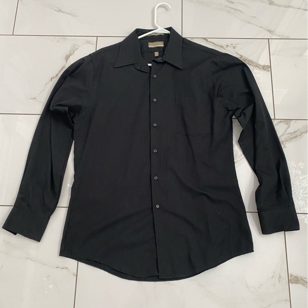 Van Heusen size large.